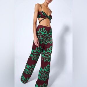 Alexis
Swaro Top Leonarda & Pants in Selva set
